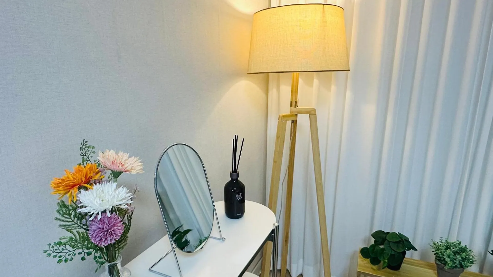Apartment Stay Green, 7 Minutes Walk From Hongdae Entrance Station And Shinchon Station, Spacious Separate Studio Seoul