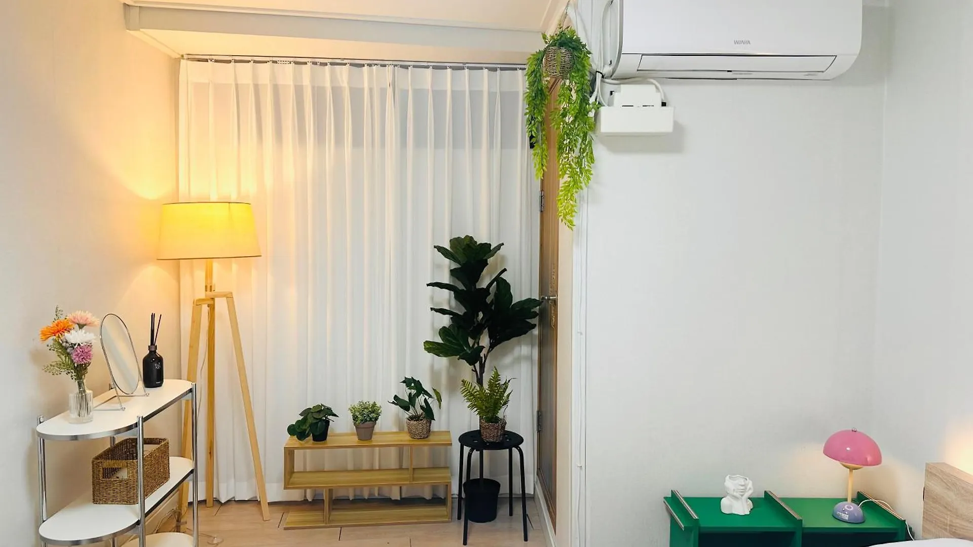 Apartment Stay Green, 7 Minutes Walk From Hongdae Entrance Station And Shinchon Station, Spacious Separate Studio Seoul South Korea