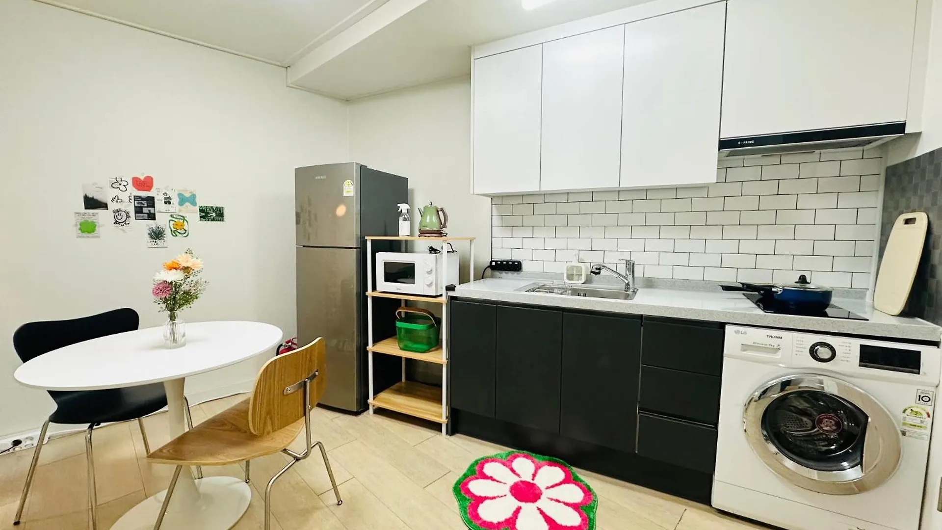 Stay Green, 7 Minutes Walk From Hongdae Entrance Station And Shinchon Station, Spacious Separate Studio Seoul South Korea