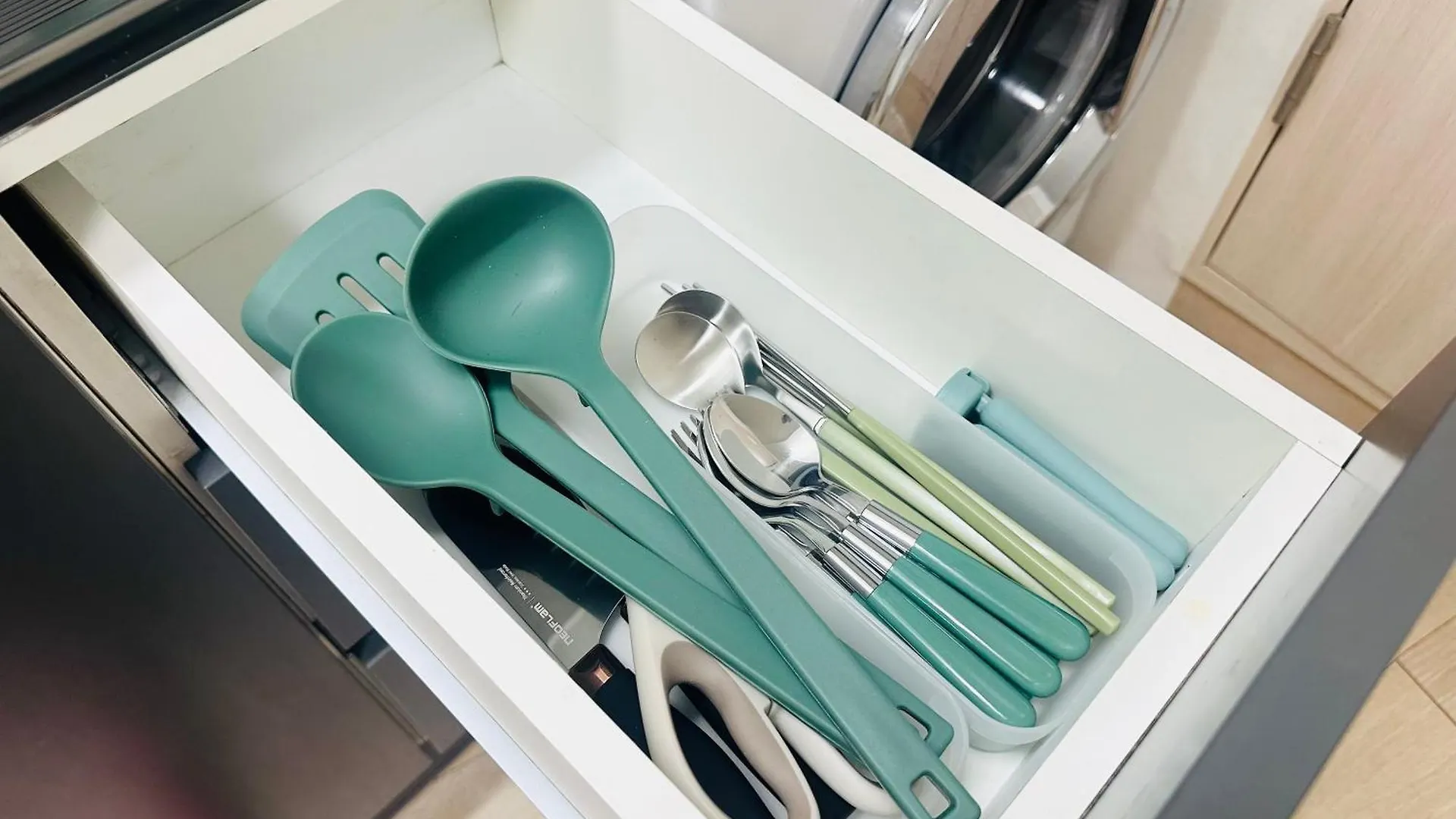 Stay Green, 7 Minutes Walk From Hongdae Entrance Station And Shinchon Station, Spacious Separate Studio Seoul Apartment